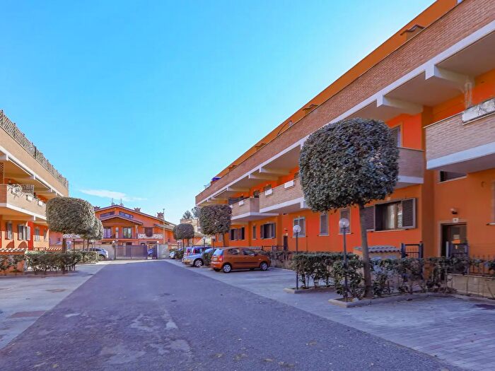 Appartamento bilocale in vendita in Via Strigno, Roma