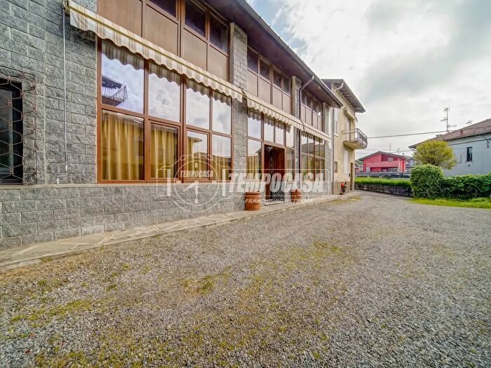 Casa con 5 locali in vendita in Via Cristoforo Colombo, Jerago Con Orago