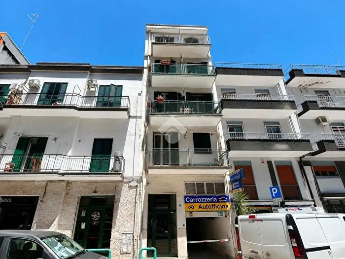 Appartamento trilocale in vendita in Via Edmondo De Amicis, Bari