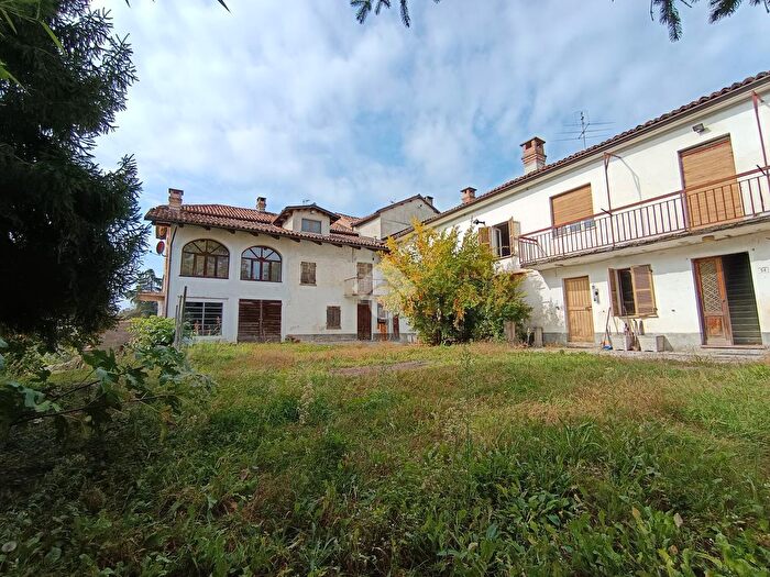 Casa con 11 locali in vendita in Via Collina Forni, Montaldo Scarampi