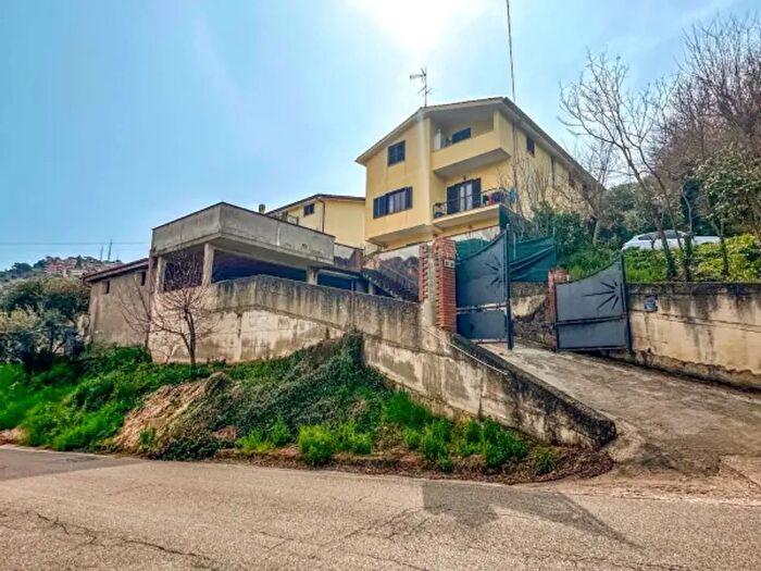 Appartamento con 6 locali in vendita in Via Variante, Sezze