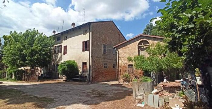 Casa con 6 locali in vendita in Via Piangipane, Ravenna