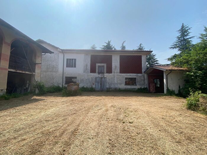 Casa in vendita in Frazione Villa, Serravalle Langhe