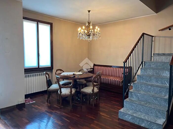 Appartamento quadrilocale in vendita in Via F Confalonieri, Villasanta