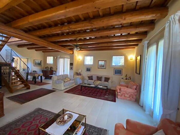 Casa con 6 locali in vendita in Nanto