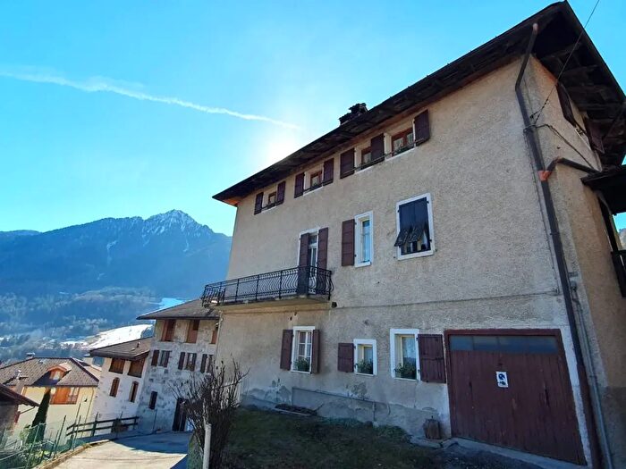 Casa con 6 locali in vendita in Via Piave, Tione Di Trento