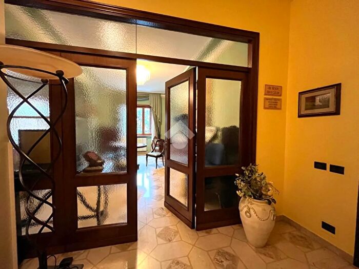 Appartamento con 5 locali in vendita in Via Italia Giordano, Avellino