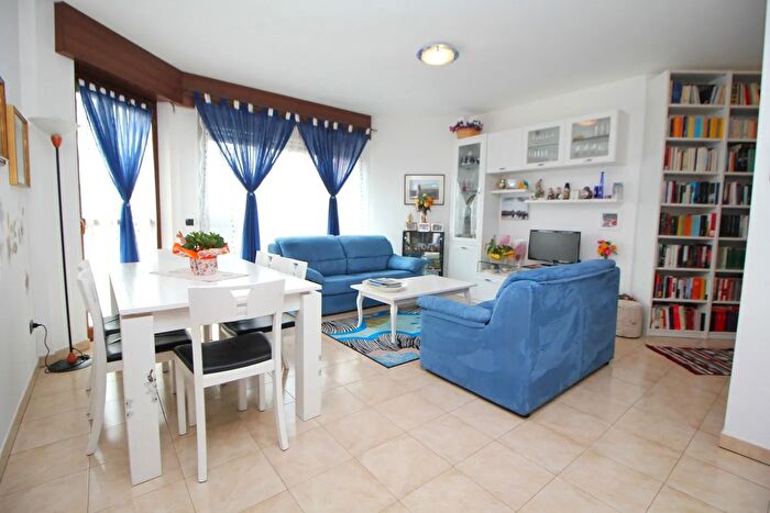 Appartamento quadrilocale in vendita in Via Renzo Bottini, Legnano