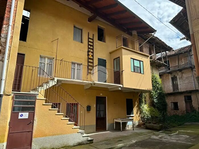 Casa con 5 locali in vendita in Frazione Mombello, Masserano