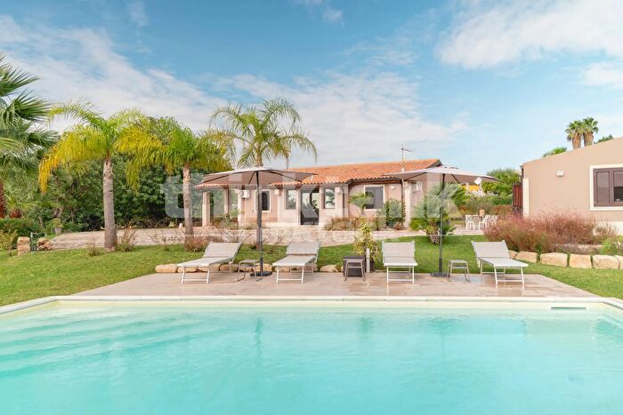 Casa quadrilocale in affitto in Contrada Castelluccio Snc, Noto