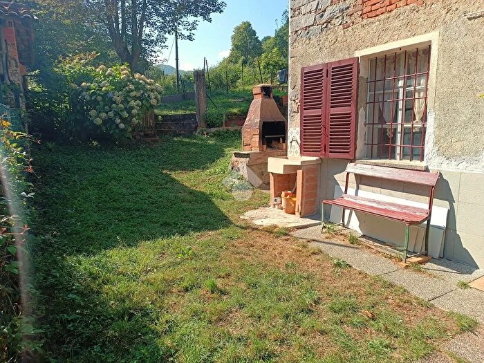 Casa trilocale in vendita in Frazione Molino, Camandona