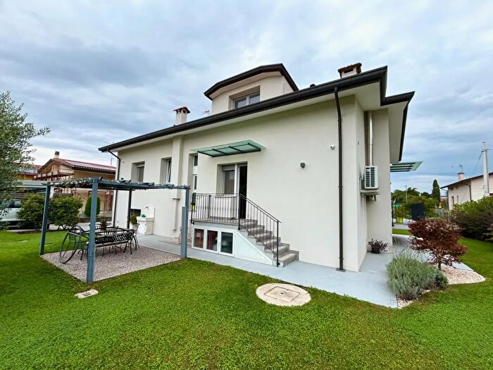 Casa con 5 locali in vendita in Azzano Decimo