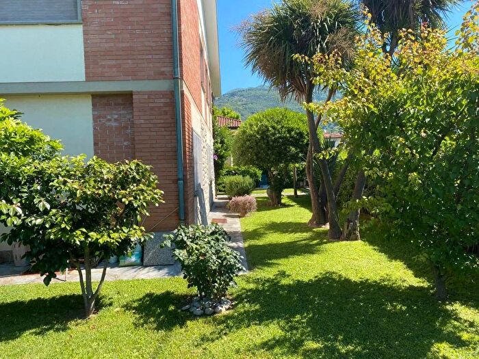 Casa con 6 locali in vendita in Pietrasanta Iare, Pietrasanta