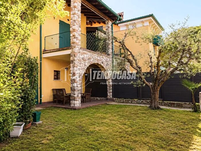 Casa quadrilocale in vendita in Via Vasco da Gama, Sirmione
