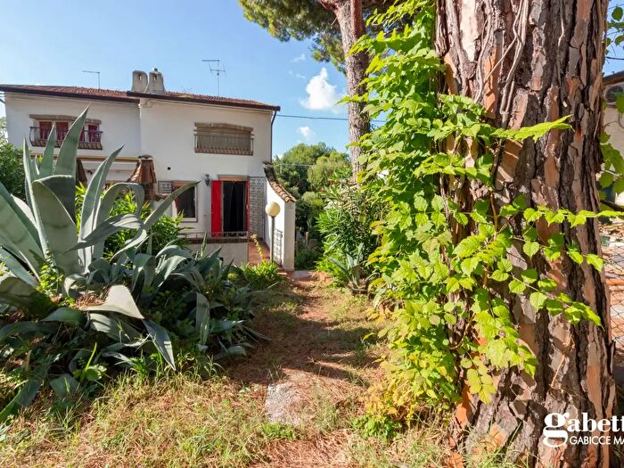 Casa con 10 locali in vendita in Via dei Mandorli, Gabicce Mare