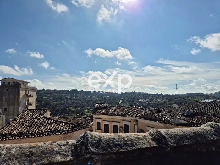 Appartamento con 8 locali in vendita in Modica