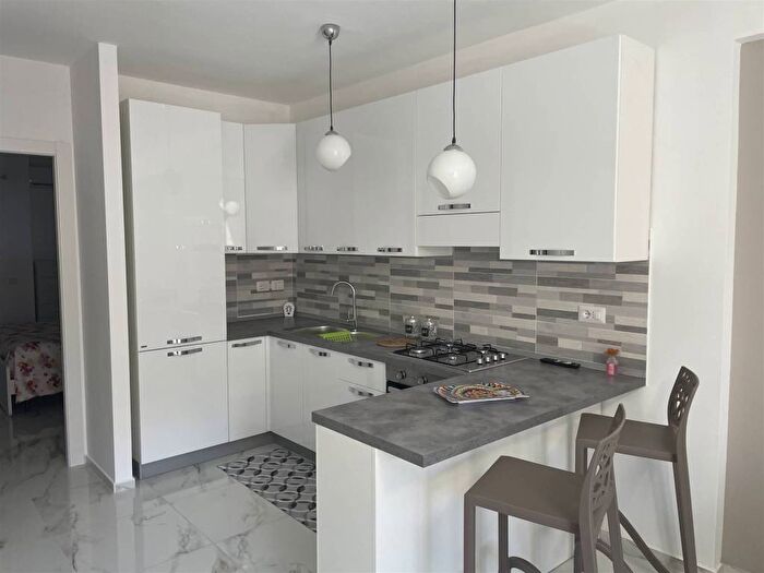 Appartamento quadrilocale in affitto in VIA SECONDA TRAVERSA CALABRETTA, Soverato Marina, Soverato