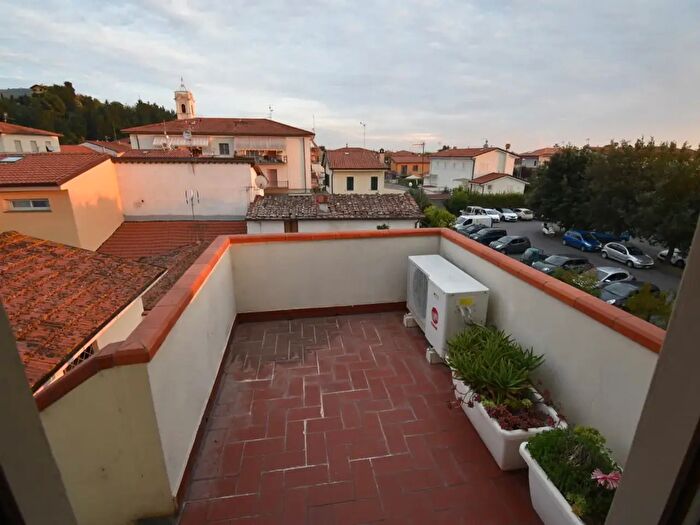 Appartamento con 5 locali in vendita in Camaiore