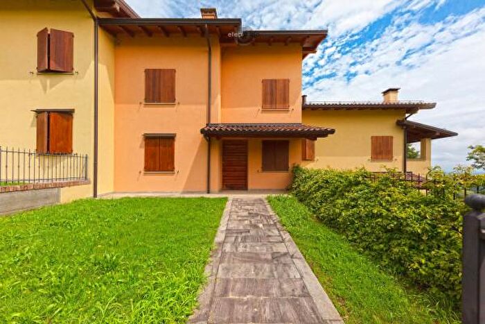 Casa quadrilocale in vendita in Piazza Martiri Partigiani, Sassuolo