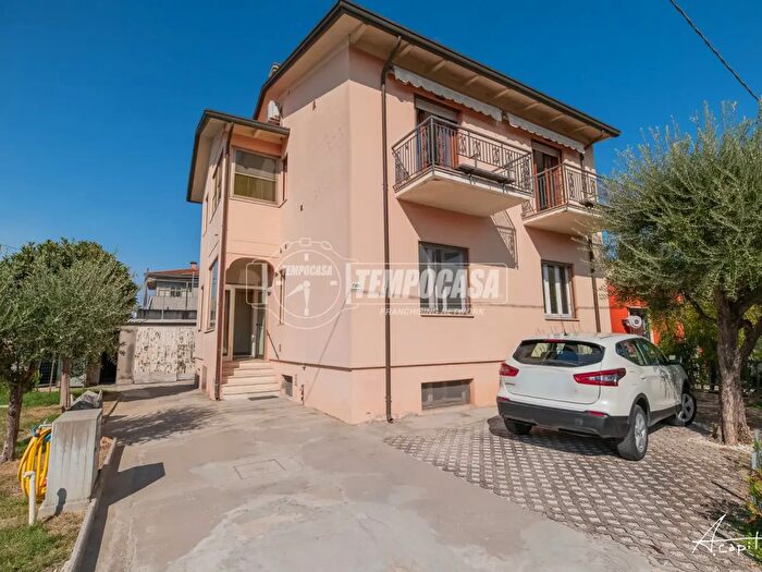 Casa con 6 locali in vendita in Via Violone di Gattolino, Cesena