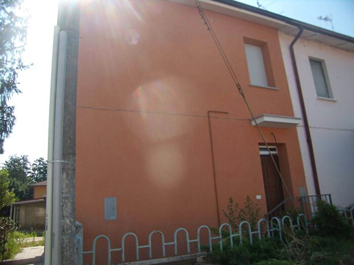 Appartamento bilocale in affitto in Via Valle, Centro, Valle Salimbene
