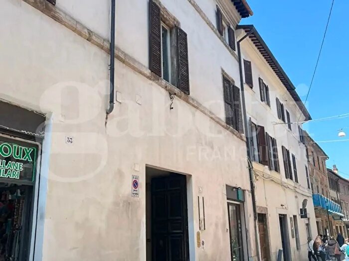 Appartamento quadrilocale in vendita in Via Cintia, Rieti