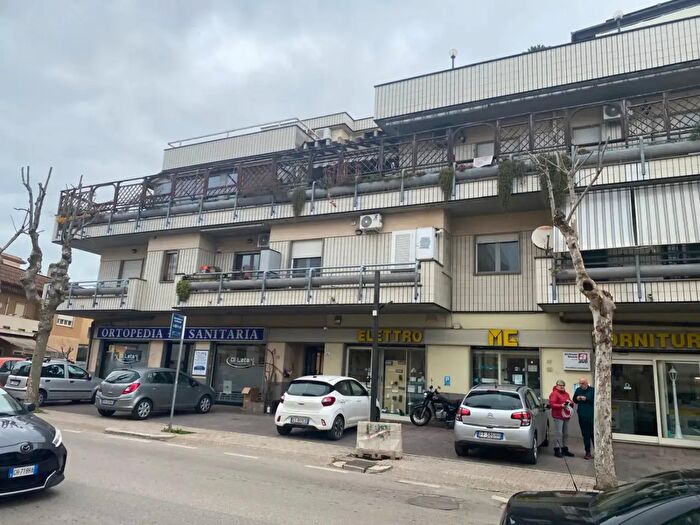 Appartamento trilocale in vendita in Via Santa Barbara, Nettuno