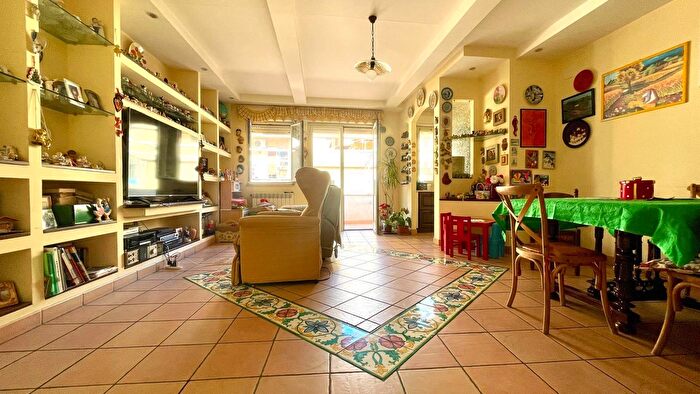 Appartamento con 7 locali in vendita in Via Battaglia, Reggio Calabria