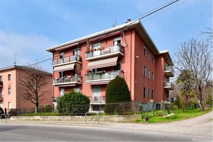 Appartamento trilocale in vendita in Senna Comasco