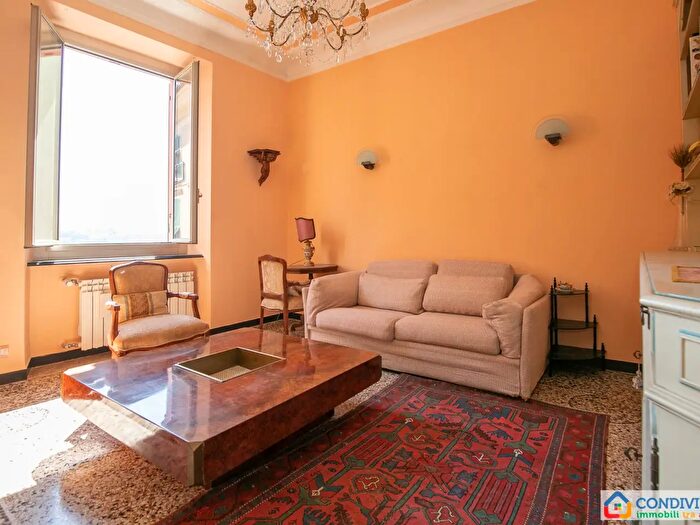 Appartamento con 7 locali in vendita in Via delle Cappuccine, Genova