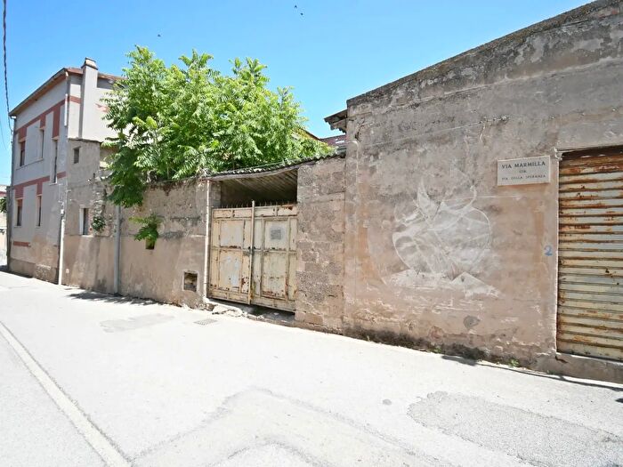 Casa con 9 locali in vendita in Via Marmilla, Villamar