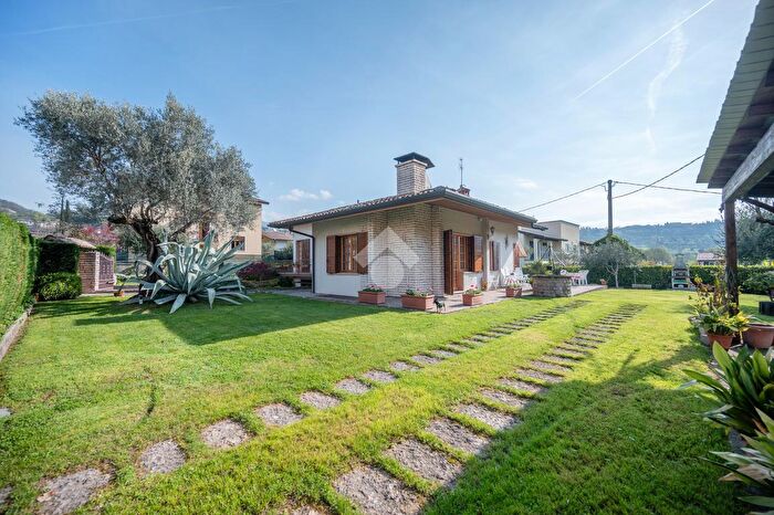 Casa con 5 locali in vendita in Villa Via Battistoli, Garda