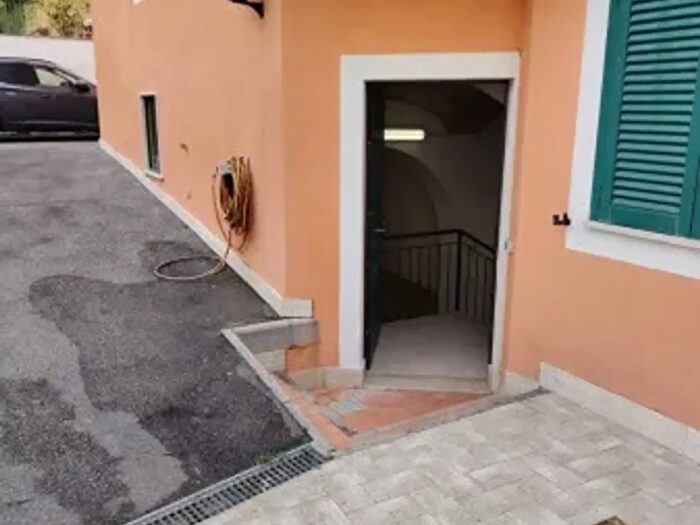 Appartamento trilocale in vendita in Via Dionigi Periegete, Roma