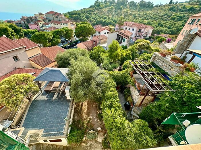 Casa quadrilocale in vendita in Vico Mameli, Cipressa