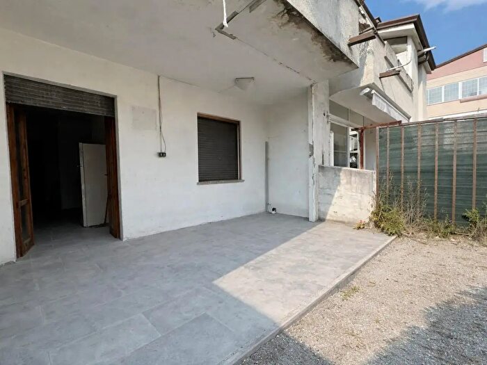Appartamento con 6 locali in vendita in Uigi Illica, Viareggio