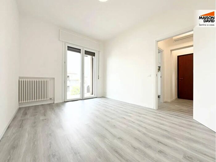 Appartamento trilocale in vendita in Via Salvo dAcquisto, Vicenza