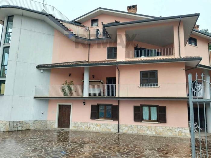 Appartamento con 6 locali in affitto in Coppito Preturo, L'Aquila
