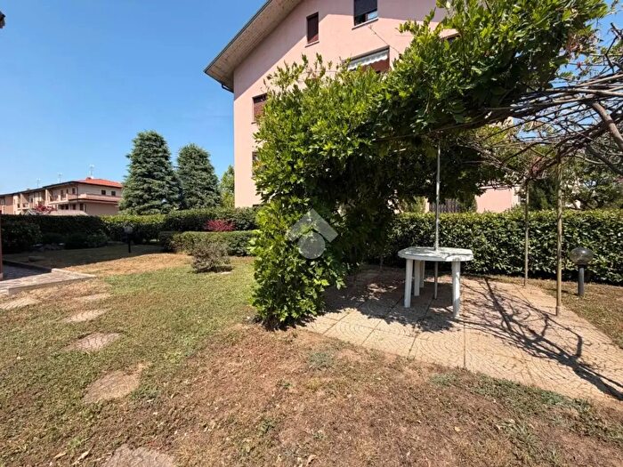 Appartamento quadrilocale in vendita in Via M G Deledda, Bussero