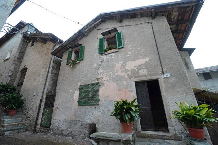 Casa con 5 locali in vendita in Novate Mezzola