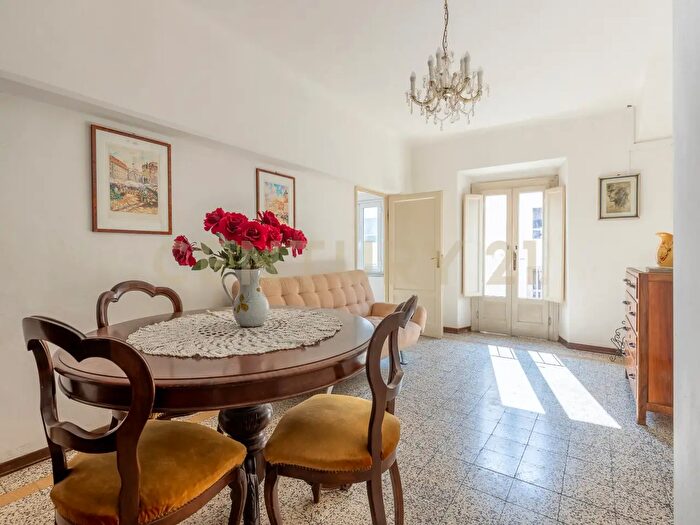 Appartamento con 7 locali in vendita in Corso Garibaldi, Lucca