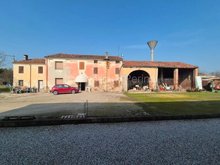 Casa in vendita in Via Cortina, Erbe