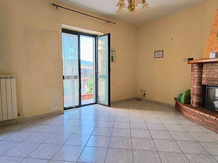 Casa trilocale in affitto in Via Trieste, Mercato, Giffoni Valle Piana