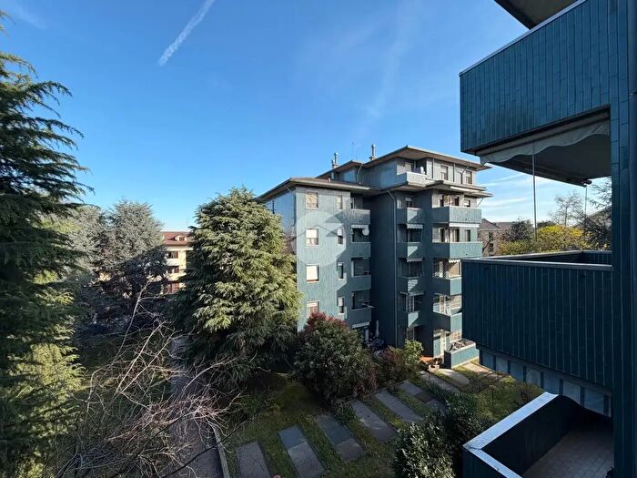 Appartamento trilocale in vendita in Via Guido Rossa, Bussero