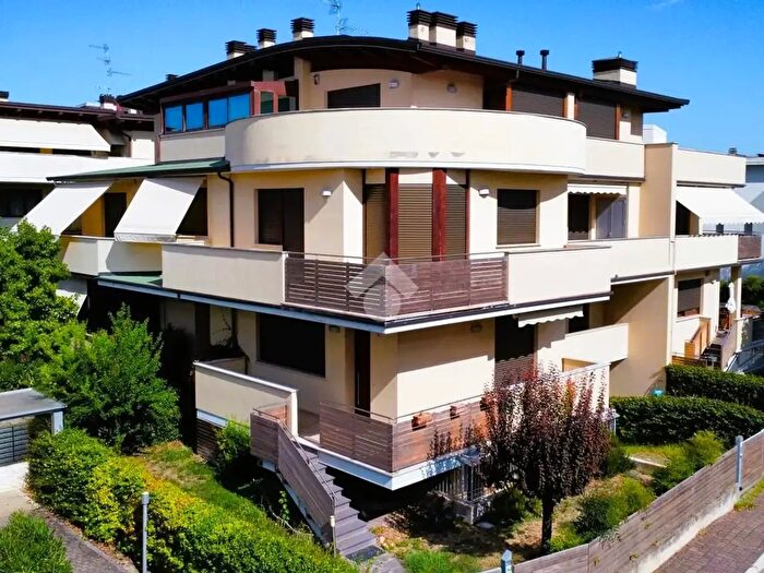 Appartamento trilocale in vendita in Via Nenni, Castel Bolognese