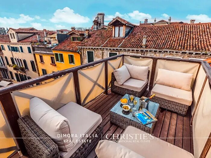 Appartamento con 6 locali in vendita in Venezia