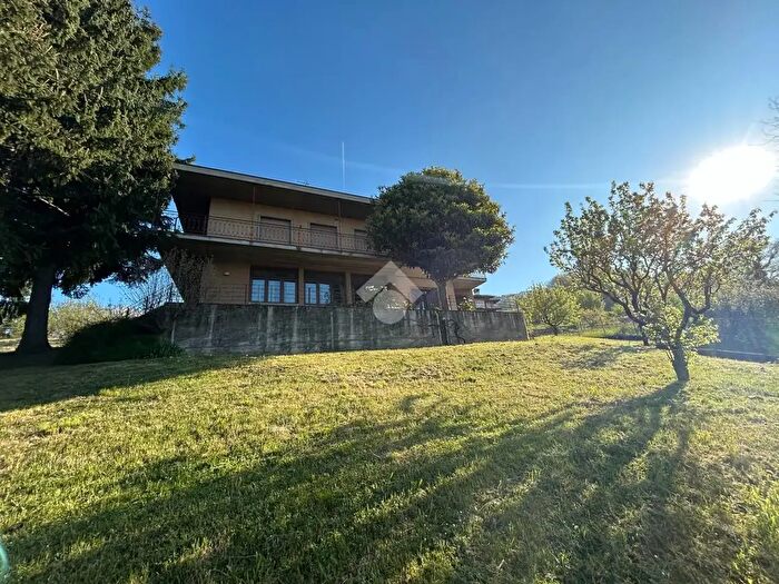 Casa quadrilocale in vendita in Via Castello, Ponteranica