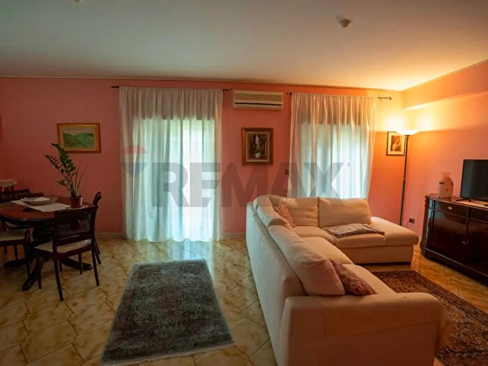 Appartamento con 5 locali in vendita in Via Antonio dAgata, Catania