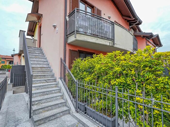 Appartamento trilocale in vendita in Via Boccaccio, Terno DIsola