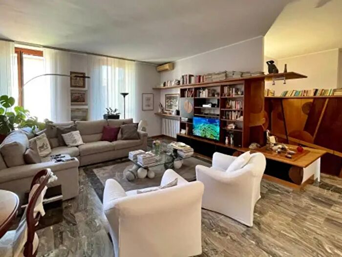 Appartamento quadrilocale in vendita in Via Villa Glori, Pavia