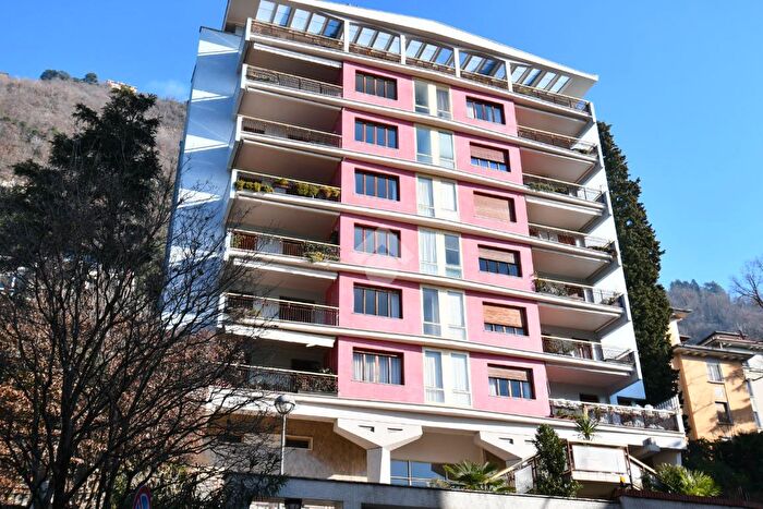 Appartamento bilocale in vendita in Via Francesco Crispi, Como